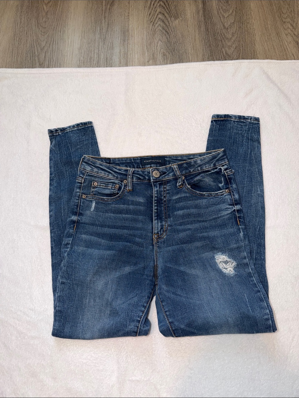 Aeropostale Women’s Dark Blue Distressed Skinny Jeans